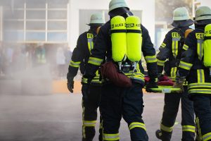 Evakuasi Sarang Tawon di Puskesmas