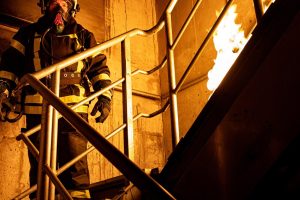 Dinas Damkar Bengkulu Tengah Bantu Kecelakaan Lalu Lintas Di Bukit Kota