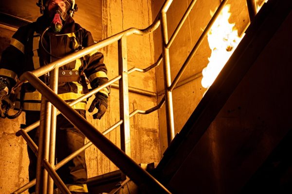 Dinas Damkar Bengkulu Tengah Bantu Kecelakaan Lalu Lintas Di Bukit Kota